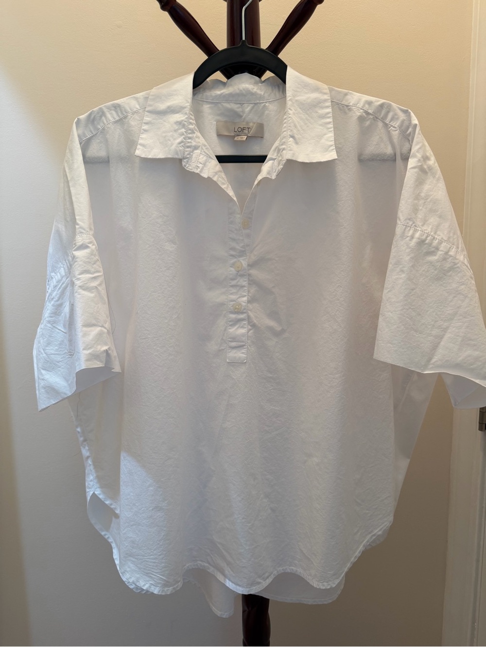 LOFT Women’s White Short-Sleeve oversized fit.